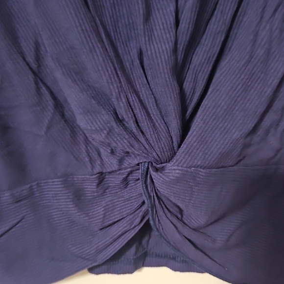 Elegant Navy Twist-Back Tank Top - Picture 3 of 5